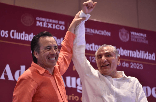 Aplausos y desfile de funcionarios en visita de Adán Augusto a Veracruz