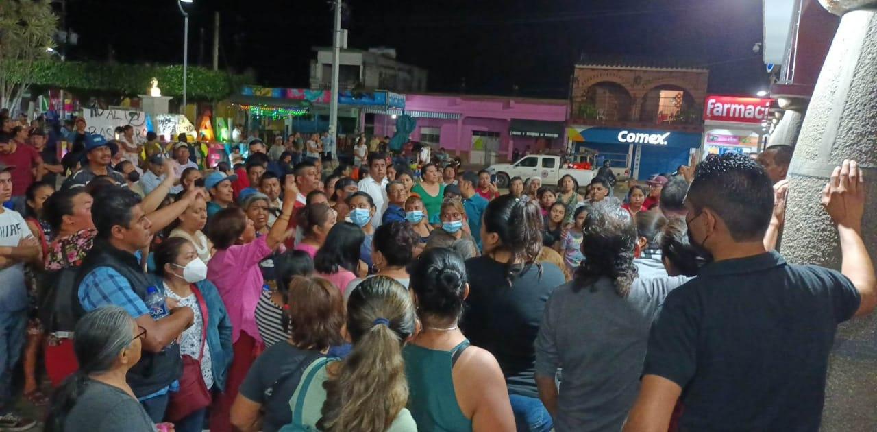 Rechazan basurero: Toman ayuntamiento en Amatlán de los Reyes