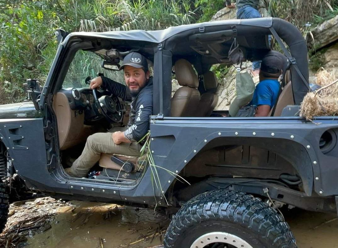 Erick, jeepero de Córdoba, reparaba su unidad; murió aplastado