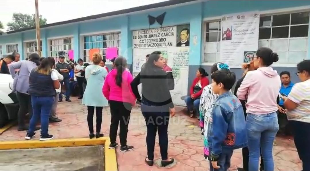 Obra en primaria de Ixtaczoquitlán afecta a alumnos; padres piden terminarla