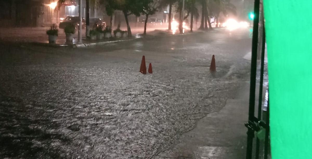 VIDEOS | Calles y avenidas, bajo el agua tras intensa lluvia en Veracruz