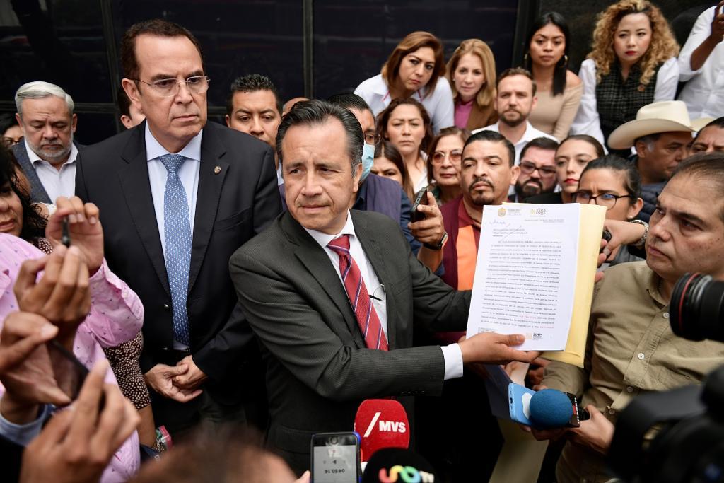 Cuitláhuac denuncia a jueces que avalaron Torre Centro en Veracruz