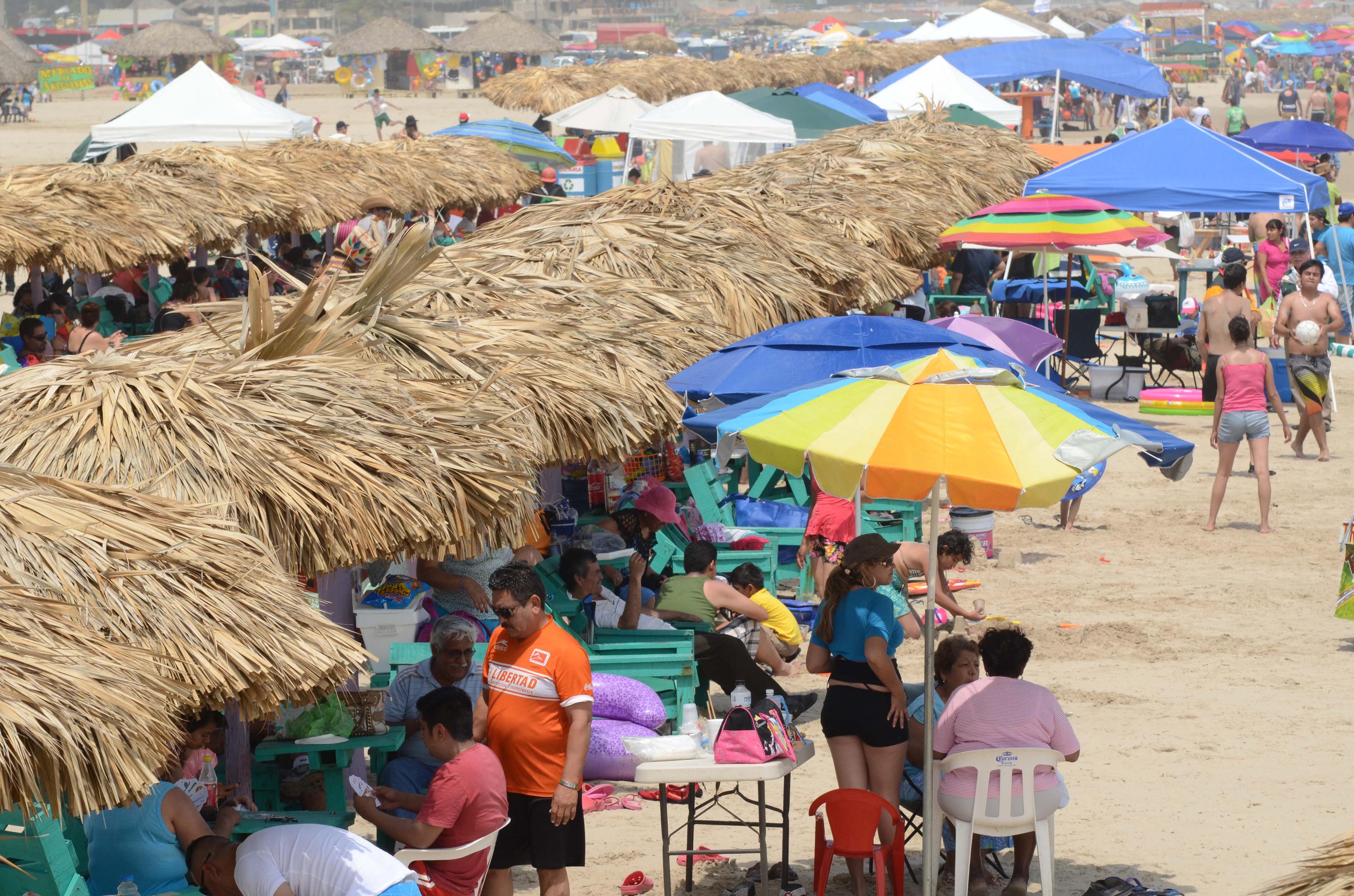 Tras quejas de turistas, vigilarán precios en palapas de Boca del Río