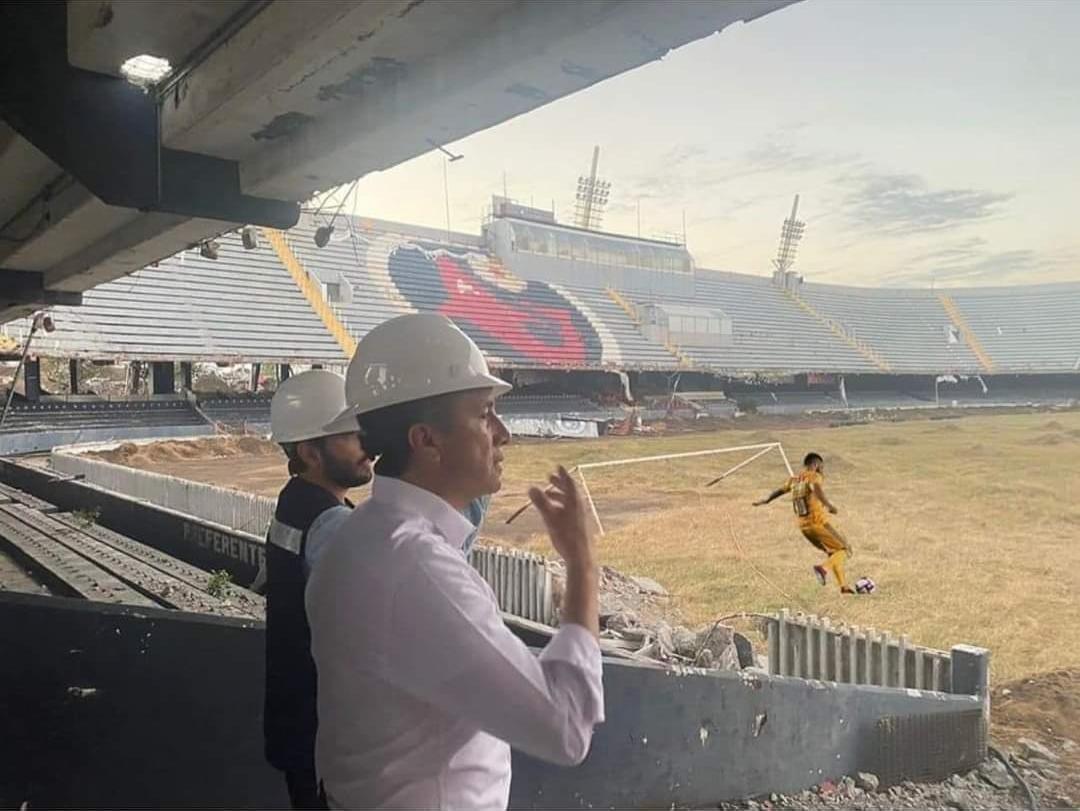 Nuevo nombre de los Tiburones será por encuesta: Cuitláhuac 