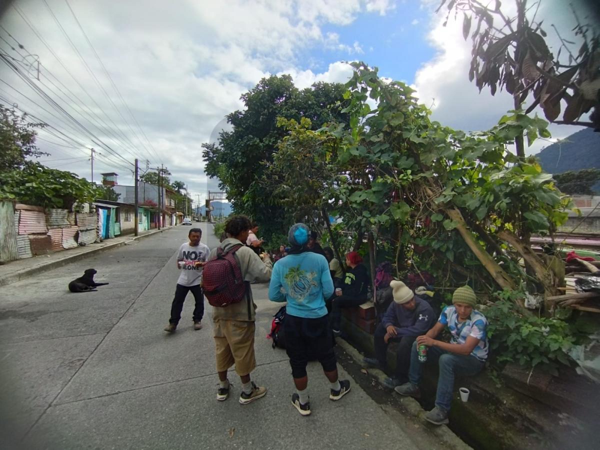 En tren de carga, caravana migrante Latinoamérica Unida llega a Orizaba