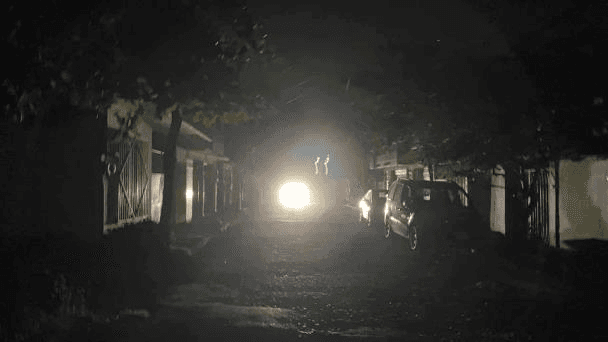 Explosión de líneas de CFE deja sin luz a familias de Puente Moreno