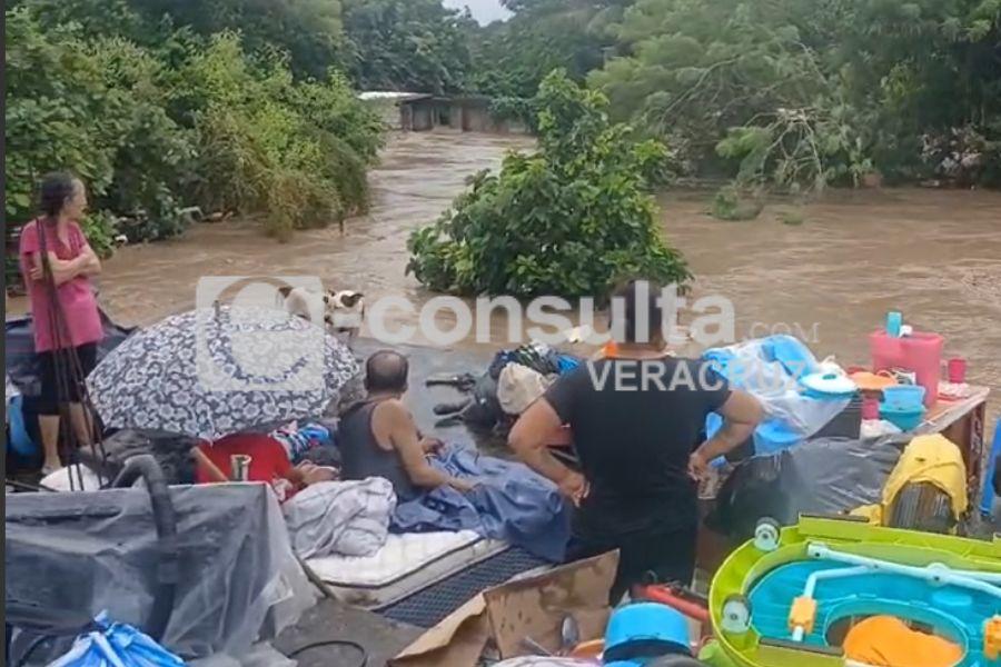 Rompimos el techo para salvarnos: así vivieron inundación en Álamo