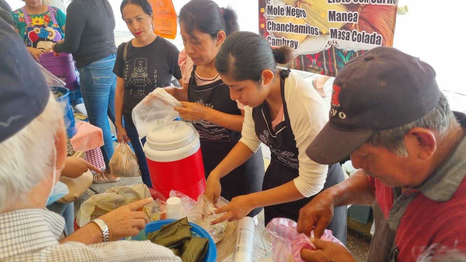 ¡A comer! "Volaron" más de 30 mil tamales en Coatza por La Candelaria