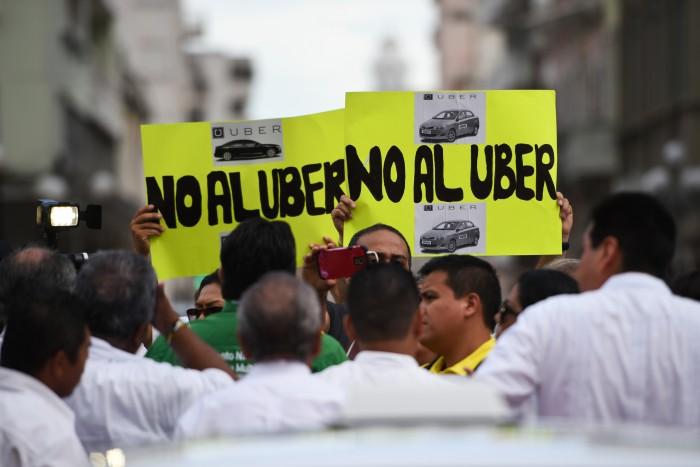 Taxistas protestan contra llegada de Uber a Veracruz