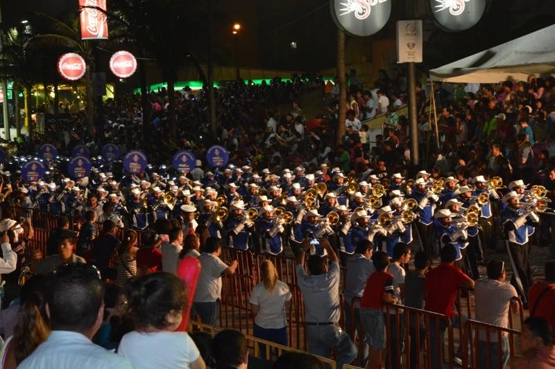 Exitoso el primer gran desfile del Carnaval de Veracruz 2014
