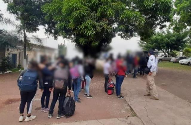 Cae 'pollero' de Oaxaca en Veracruz por tráfico de migrantes