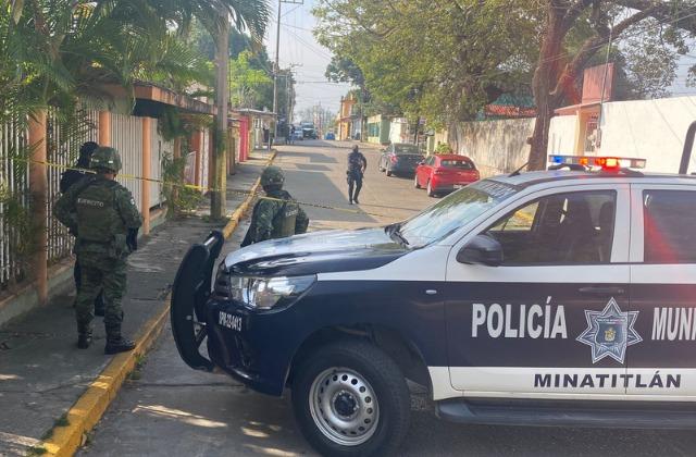 Persecución tras robo a Oxxo de Mina deja un policía baleado