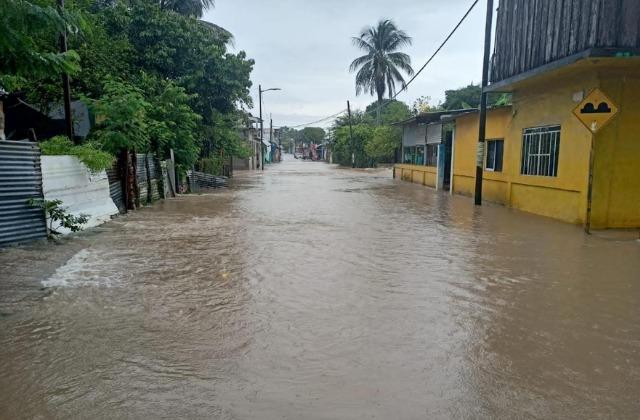 Sur de Veracruz bajo el agua: más de mil familias afectadas por lluvias