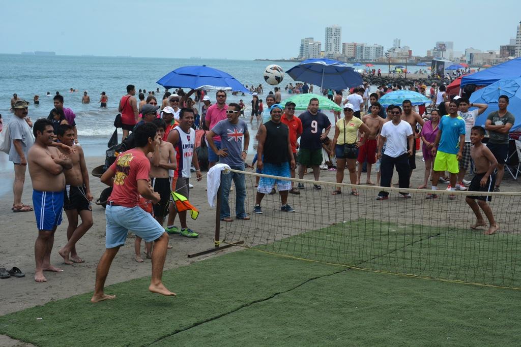  Atiende Protección Civil a turistas en playas veracruzanas