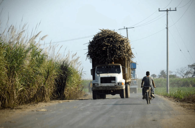 Sujetos armados roban remolques de azúcar en la Córdoba-Veracruz