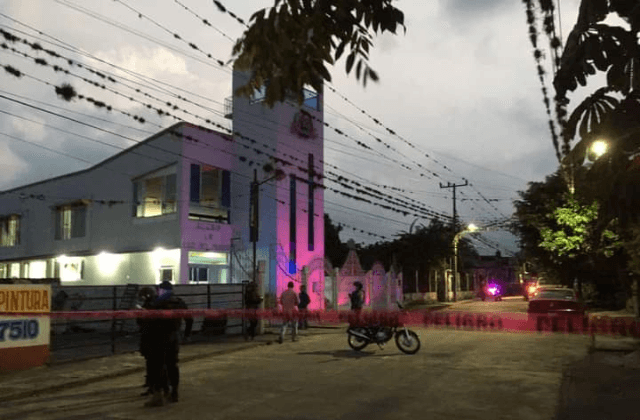 A balazos, matan a mujer en el atrio de una iglesia en Atoyac