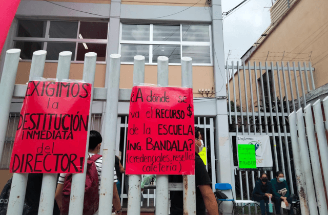 Maestros cerraron Bachilleres Veracruz; se quejan de director