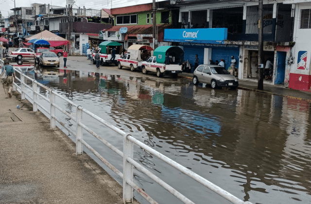 Aumento de nivel del Río Coatza, preocupa a comerciantes de Mina