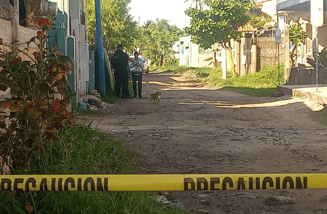 Expolicía municipal es atacado a balazos en Coatza