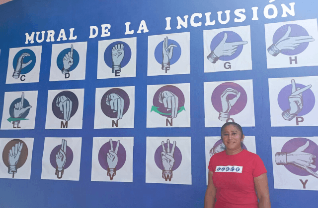 Con mural, maestros fomentan la lengua de señas en Coatza