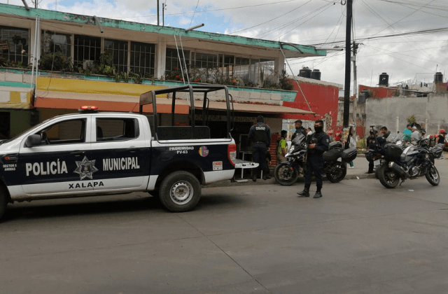 Perro muerde a policía de Xalapa; se llevan detenido al dueño