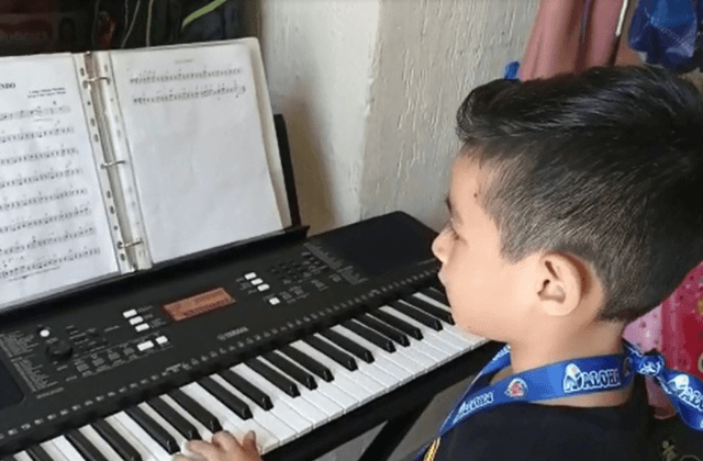 De Coatza a España: Thiago, de 5 años, va por Mundial de Matemáticas