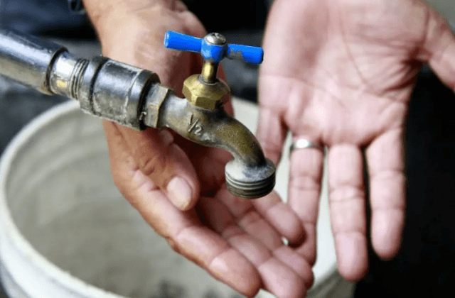 Tenemos 7 días sin agua: habitantes de fraccionamiento en Veracruz