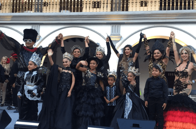 Vestidos de negro, la Corte Real asistió al entierro de Juan Carnaval