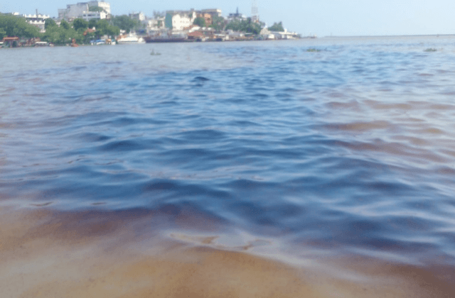Video: pescadores denuncian derrame de hidrocarburo en río Coatza
