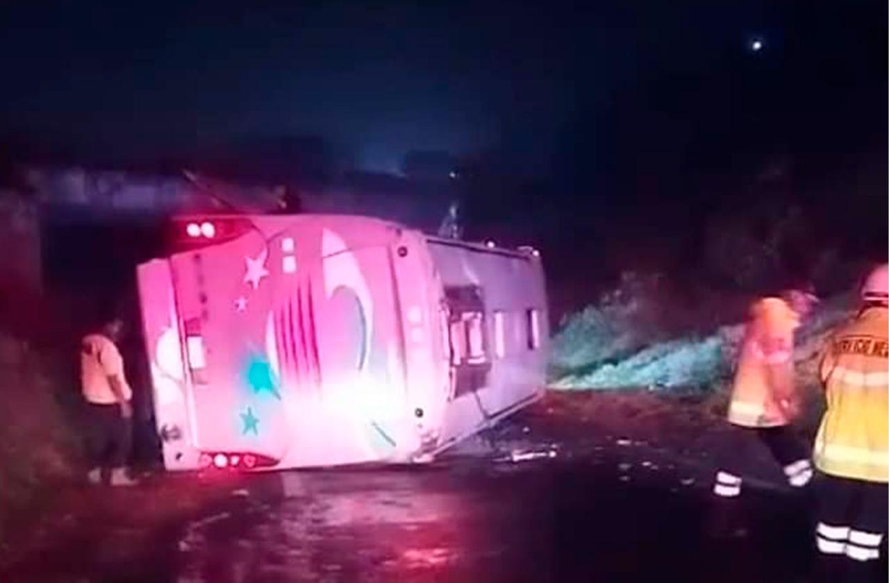 5 lesionados tras volcadura de autobús en la Orizaba - Puebla 