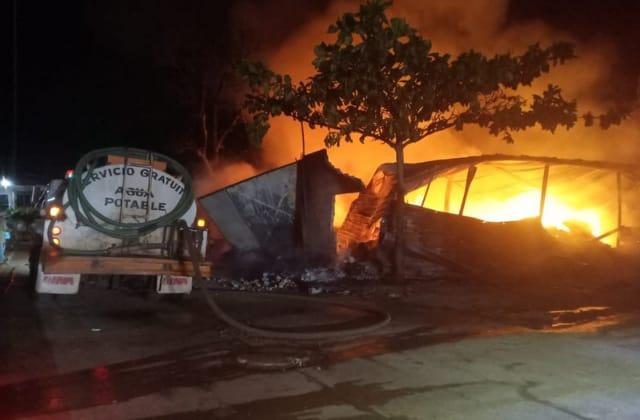 Otro incendio al sur de Veracruz en 24 horas; fuego calcina bodega