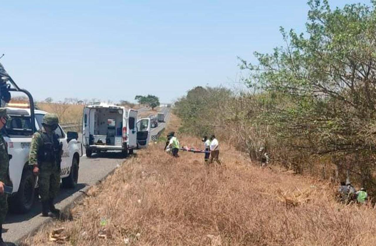 9 migrantes lesionados tras persecución en carretera de Acayucan 