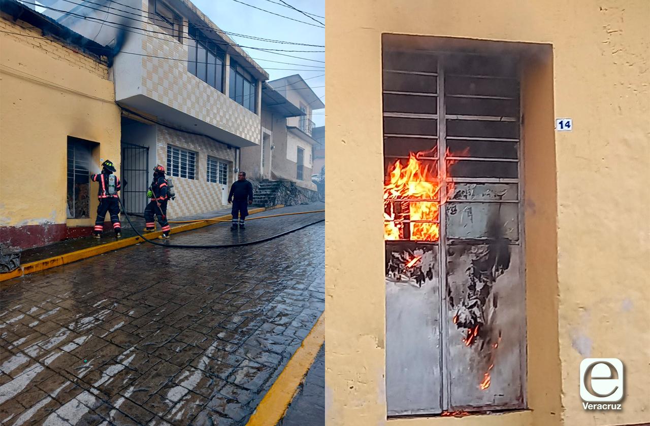  Tras corto circuito, casa se incendia en Ciudad Mendoza