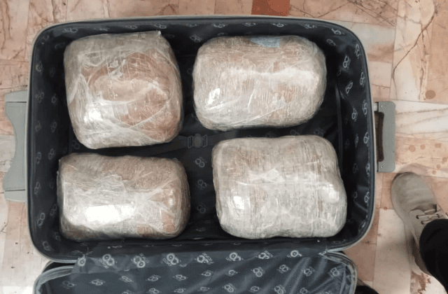 Abandonan maleta con 20 kilos de mariguana en ADO de Poza Rica