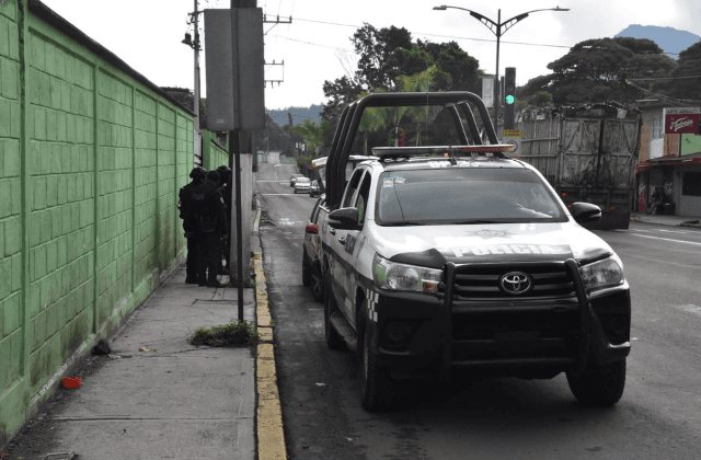 Abandonan restos descuartizados de tres personas en Ixtac
