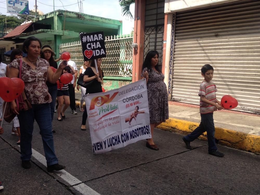 Grupos marchan contra la legalización  del aborto en Veracruz