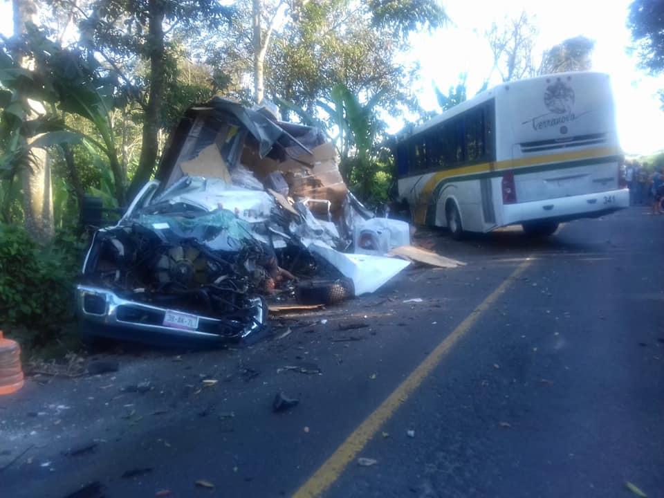Al menos 7 muertos y 22 heridos por accidente en carretera Fortín-Huatusco