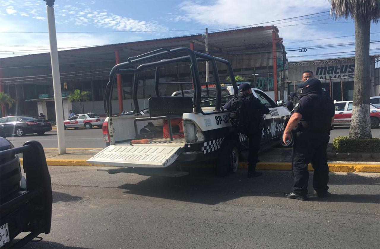 Choca patrulla de SSP contra pipa de gas en Coatza; 3 policías lesionados
