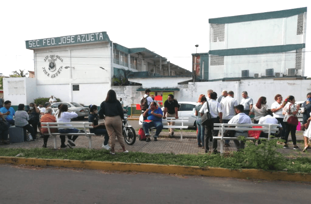 Acusan prepotencia de directora y toman secundaria de Boca del Río