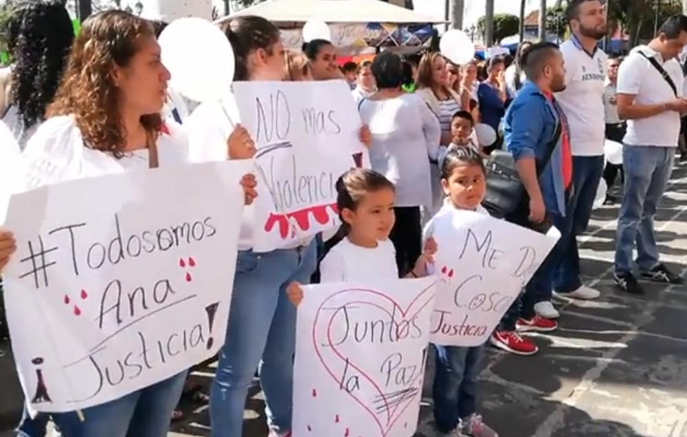 "¡Ni una más!", marchan en Coscomatepec tras asesinato de Anayeli Torres