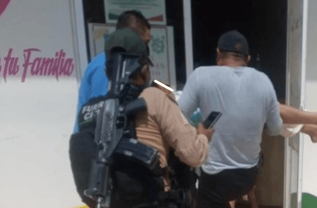Atacan a balazos a mujer en vivienda de San Juan Evangelista