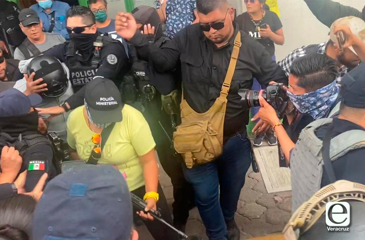 Aprehenden a docente señalado de acoso a alumnos en Jilotepec