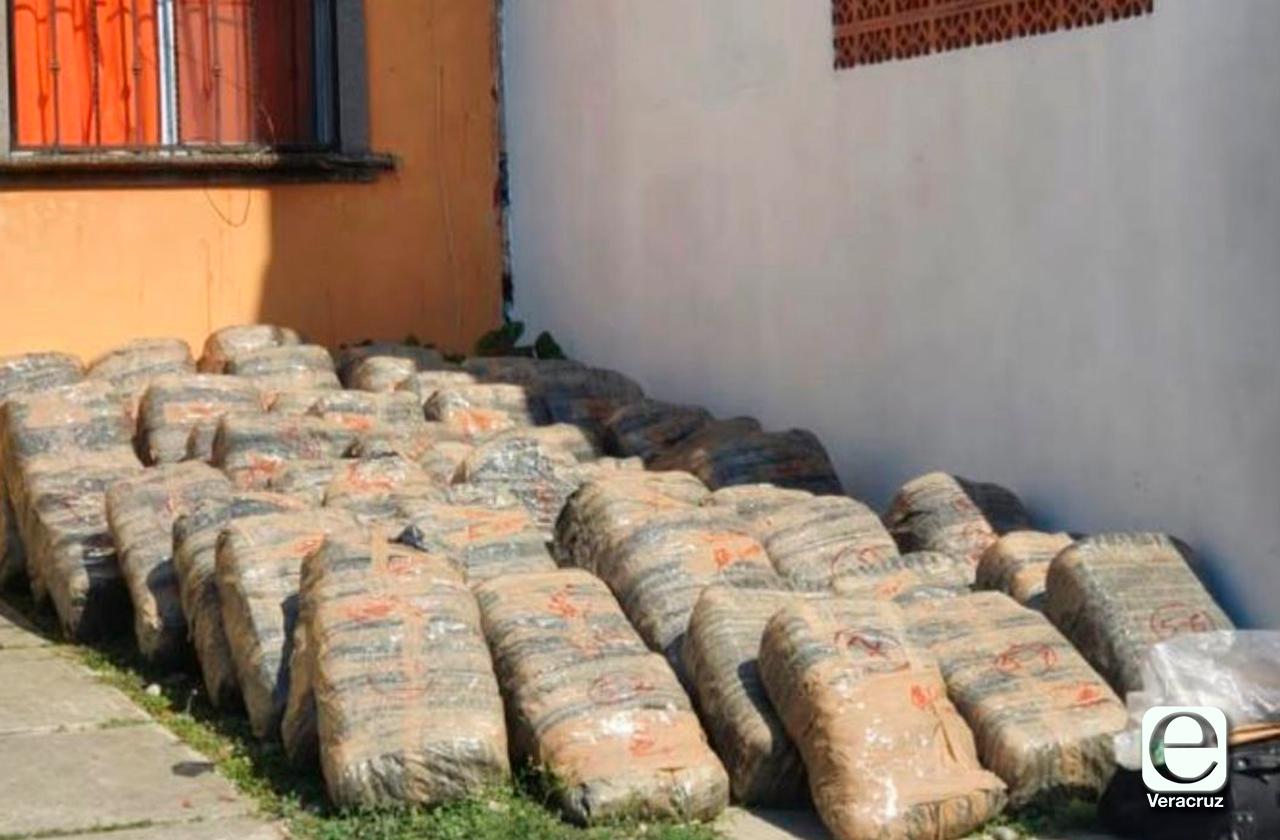 Aseguran más de media tonelada de marihuana en casa de Tuxpan