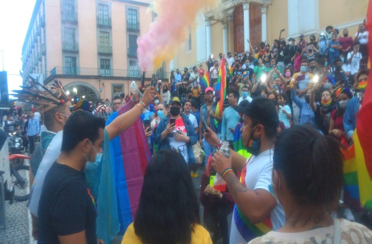 Comunidad LGBT celebra marcha del orgullo gay en Xalapa