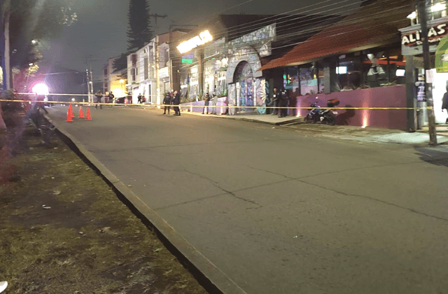 Arrojan granada frente a bar en Araucarias, en Xalapa