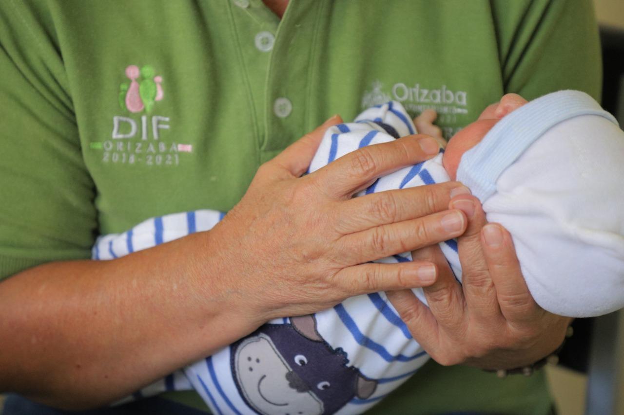 25 personas dispuesta a adoptar a Miguelito, bebé abandonado en Orizaba