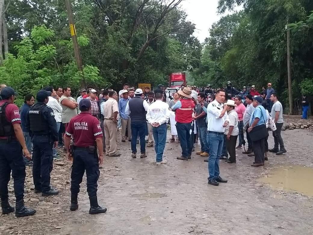 Bloquean carretera en Misantla; exigen reparación de puente Culebras