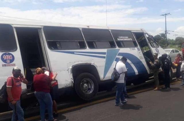 Chofer iba en el celular: pasajeros tras accidente en Veracruz
