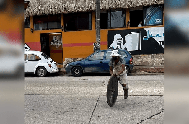 Captan robo de tapa de registro a plena luz en avenida de Minatitlán