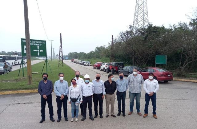 Empresarios se unen para bachear carretera en Coatzacoalcos